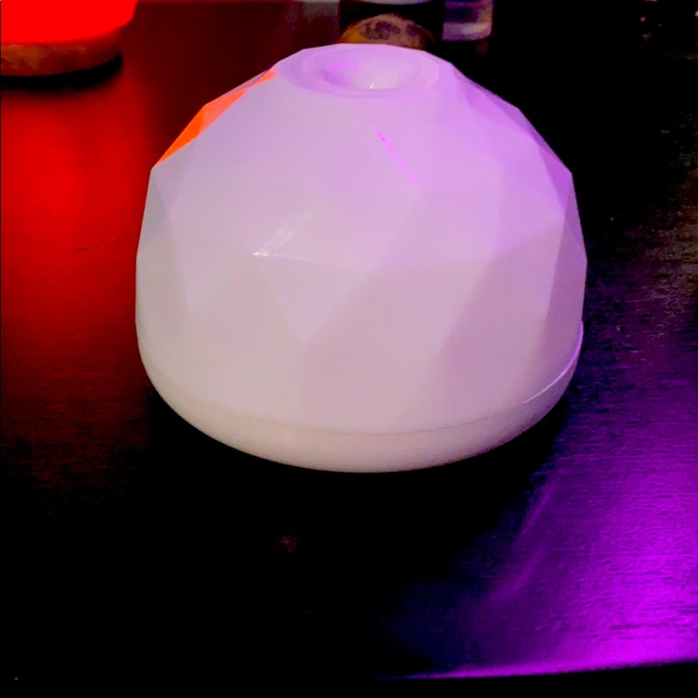 Never used color changing oil defuser
